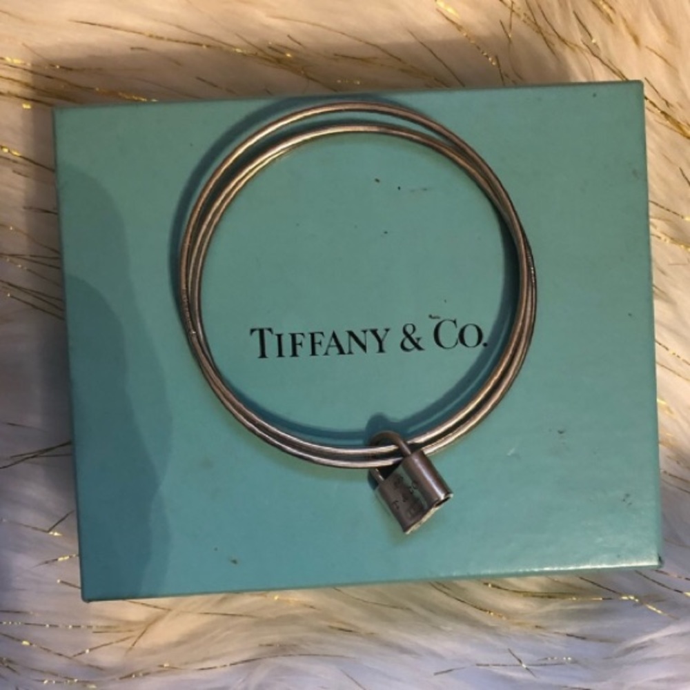Preowned pristine condition TIFFANY TRIPLE LOCKET